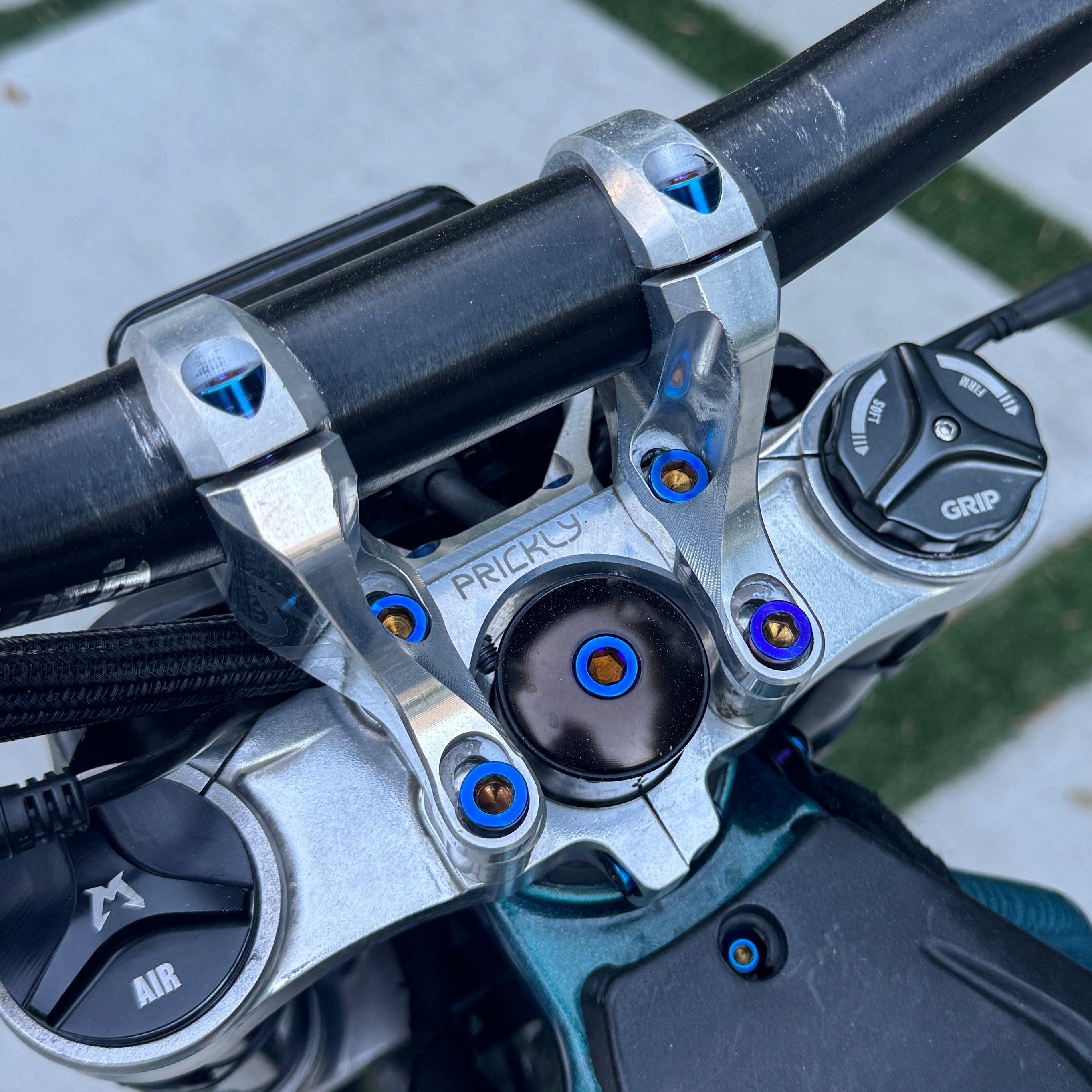 Titanium Direct Mount Riser Bolts – MANTIS CORE
