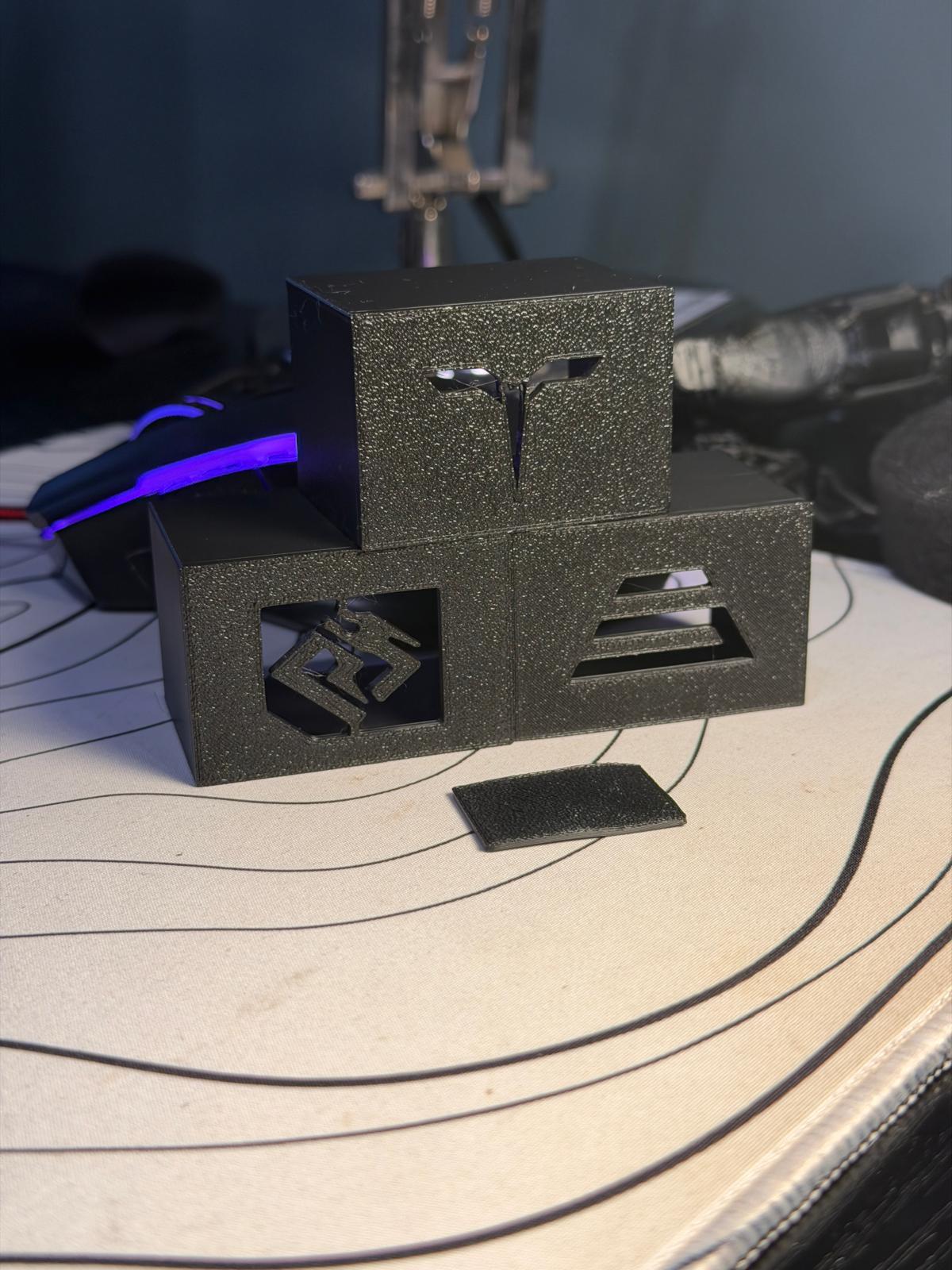 Rawrr Mantis Logo Light