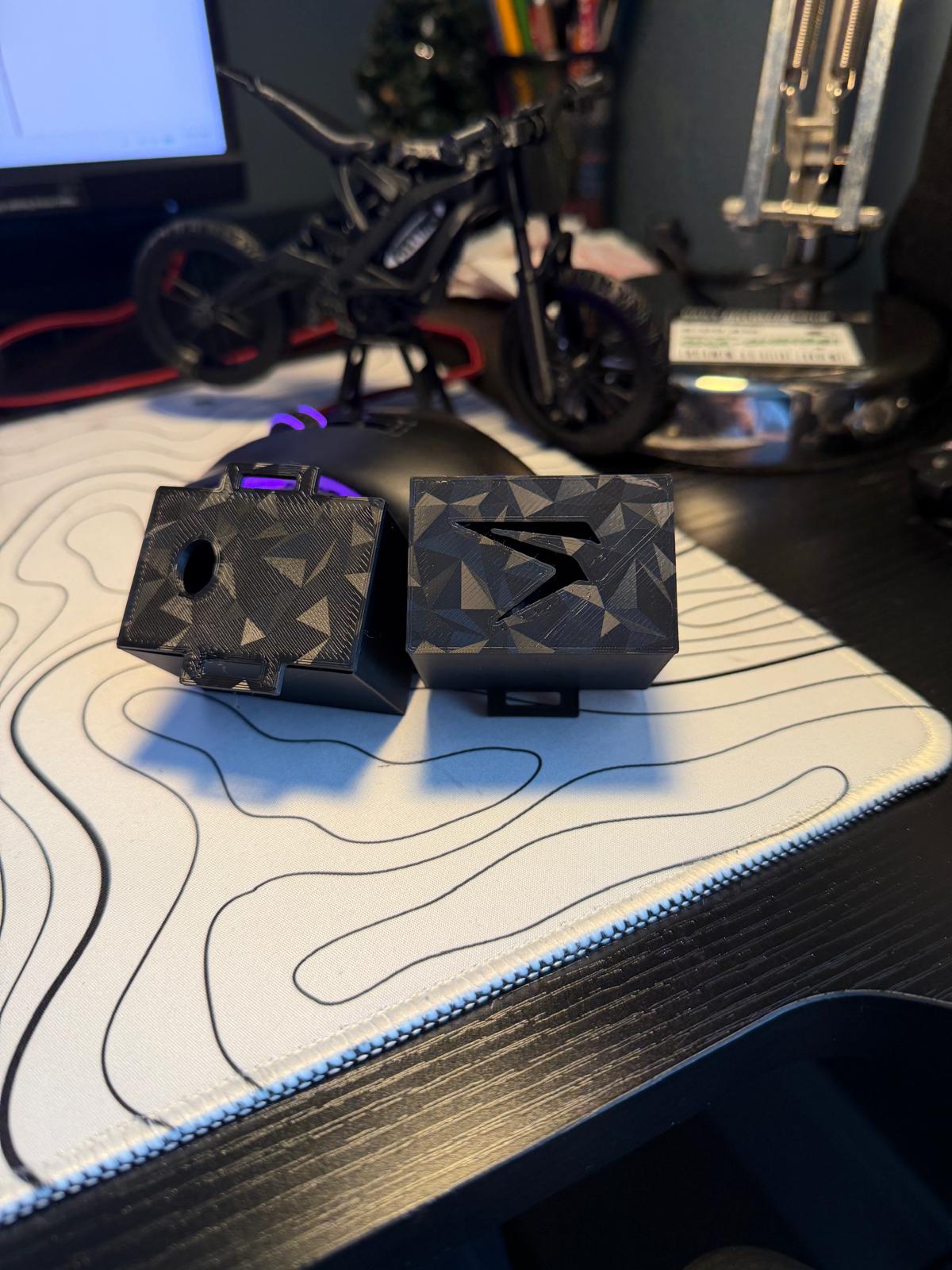 Rawrr Mantis Logo Light